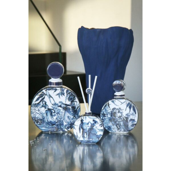 VERSAILLES living 5